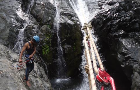 Diplôme d'Accompagnateur de Canyoning Diplôme d'Accompagnateur de Canyoning
