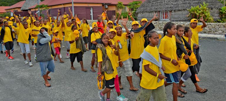 La délégation de la province des Îles lors du défilé d’ouverture des 5es Jeux interprovinciaux. © Photos F. Wenger / province Sud La délégation de la province des Îles lors du défilé d’ouverture des 5es Jeux interprovinciaux. © Photos F. Wenger / province Sud