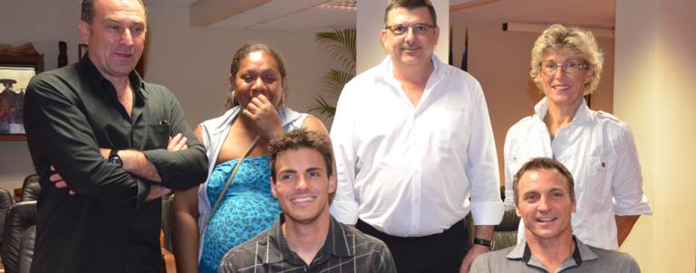 Les trois athlètes en compagnie de Philippe Germain, l’entraîneur national Olivier Deniaud (à gauche) et Patricia Patane, présidente de la ligue calédonienne de sport adapté et handisport Les trois athlètes en compagnie de Philippe Germain, l’entraîneur national Olivier Deniaud (à gauche) et Patricia Patane, présidente de la ligue calédonienne de sport adapté et handisport